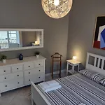 Central Apartment A Due Passi Dal Porto
